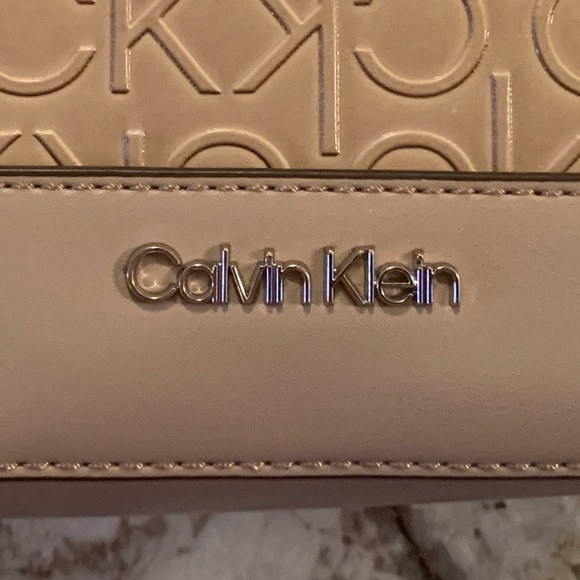 Calvin Klein Camera Crossbody, EUC - Picture 13 of 14